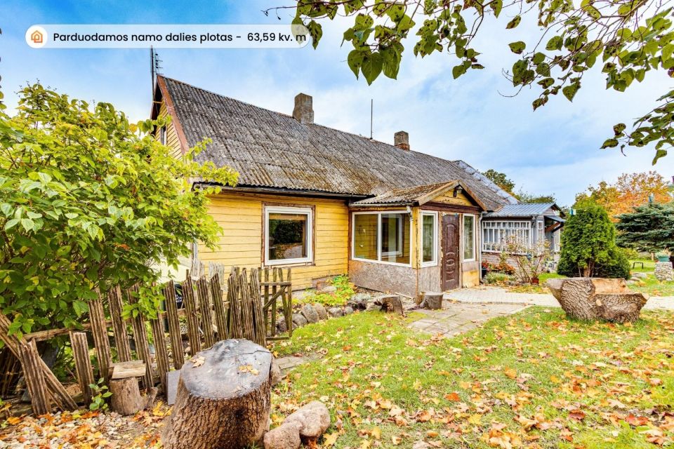 Parduodama namo dalis pačiame Tel&scaron;ių centre, senamiestyje, Kalno g. 10A, Tel&scaron;iai.