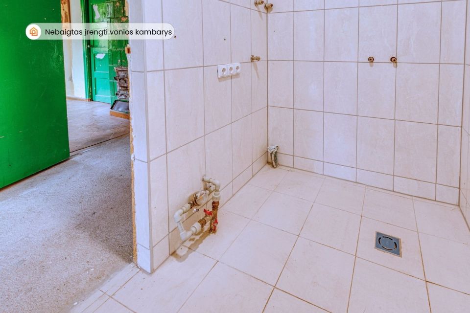 Parduodama namo dalis pačiame Tel&scaron;ių centre, senamiestyje, Kalno g. 10A, Tel&scaron;iai.