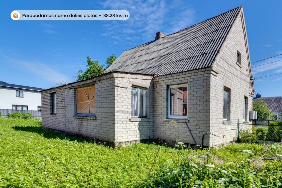 Parduodama namo dalis su sklypo dalimi &Scaron;iauliuose, Kretingos g. 13A, &Scaron;iauliai.