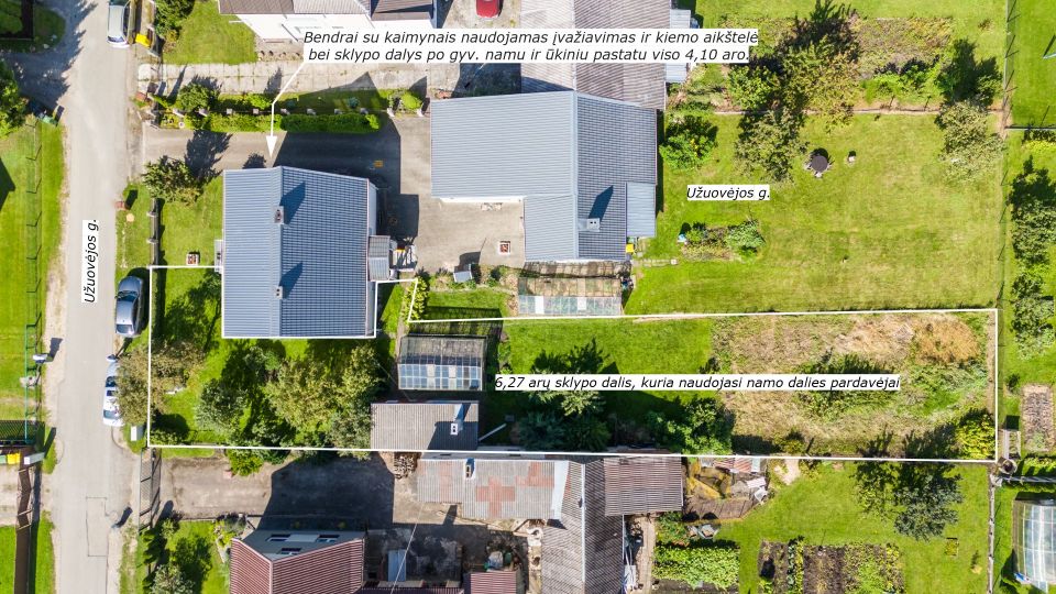 Parduodama ½ (pusė) mūrinio namo dalis su 8,32 arų (iš bendro 15,57 a.) sklypu Užuovėjos g. 8, Ginkūnų k., Šiaulių r.