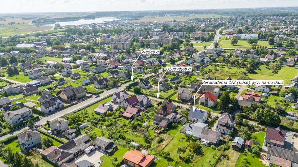 Parduodama ½ (pusė) mūrinio namo dalis su 8,32 arų (iš bendro 15,57 a.) sklypu Užuovėjos g. 8, Ginkūnų k., Šiaulių r.