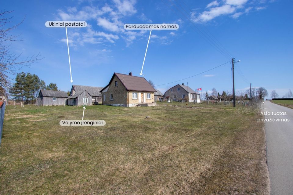 Parduodama sodyba Kelmės r., Grimzių k. 43 su mūriniu 60,69 kv.m. namu ir 25 arų sklypu