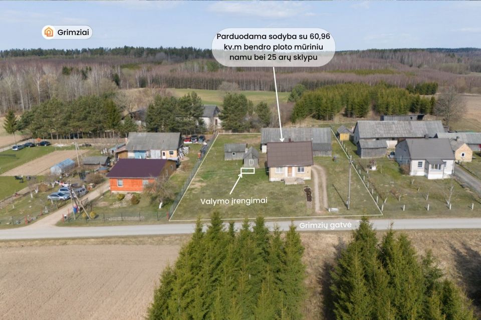 Parduodama sodyba Kelmės r., Grimzių k. 43 su mūriniu 60,69 kv.m. namu ir 25 arų sklypu