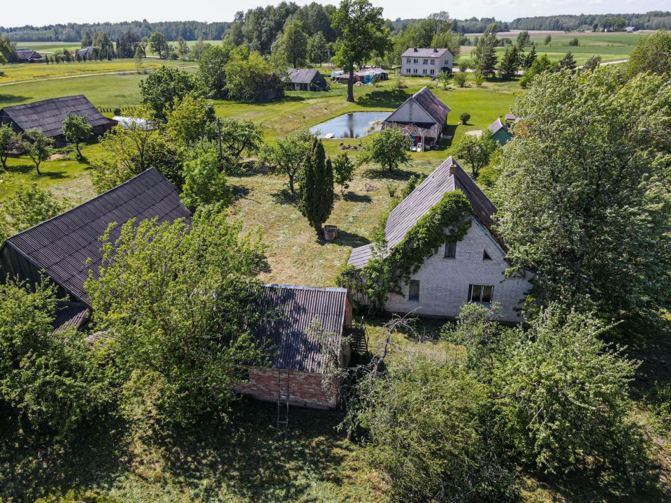 GALIMA PIRKTI IŠSIMOKĖTINAI! Parduodama sodyba Kupiškio r., Tvirų k.