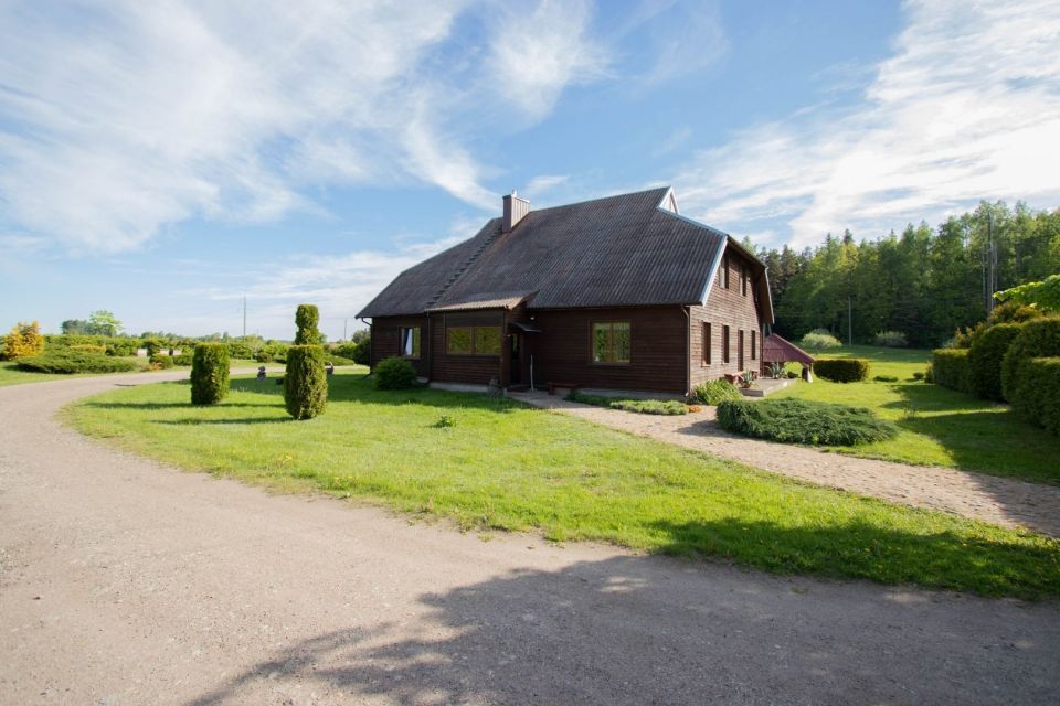 Parduodama sodyba mi&scaron;kų apsuptyje, Tel&scaron;ių r., Sarakų II k. su 3 ha sklypu ir tvenkiniu