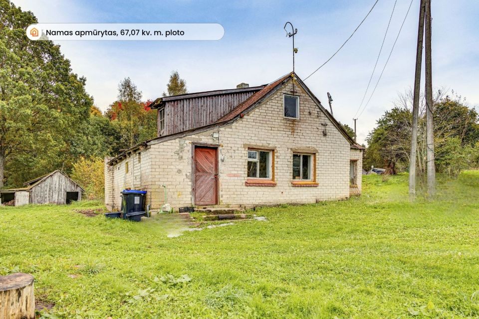 Parduodama sodyba su 81 aro ploto sklypu, Tel&scaron;ių r., Pabalvės k. Vainočių g. 46.