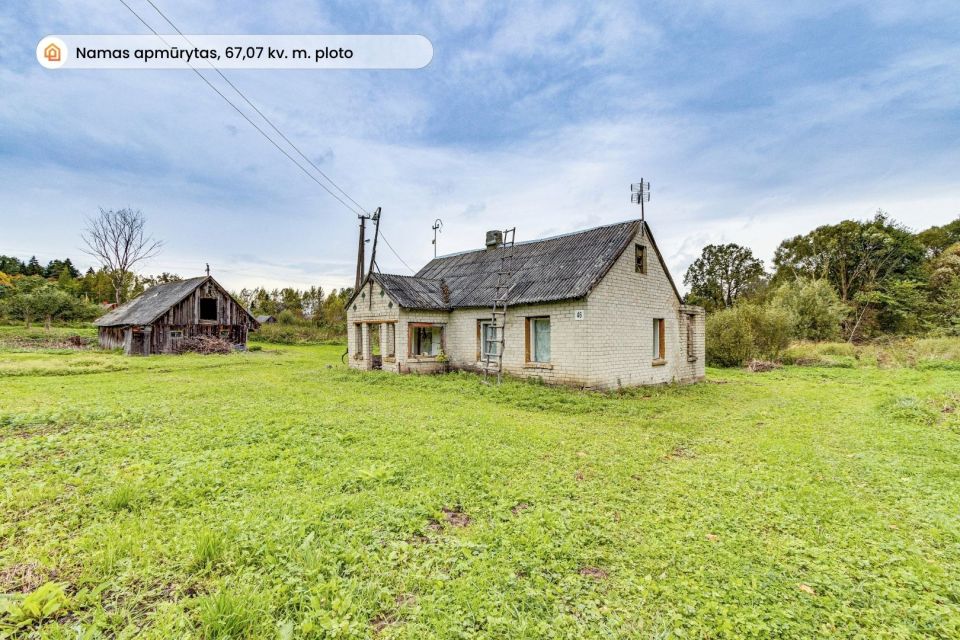 Parduodama sodyba su 81 aro ploto sklypu, Tel&scaron;ių r., Pabalvės k. Vainočių g. 46.