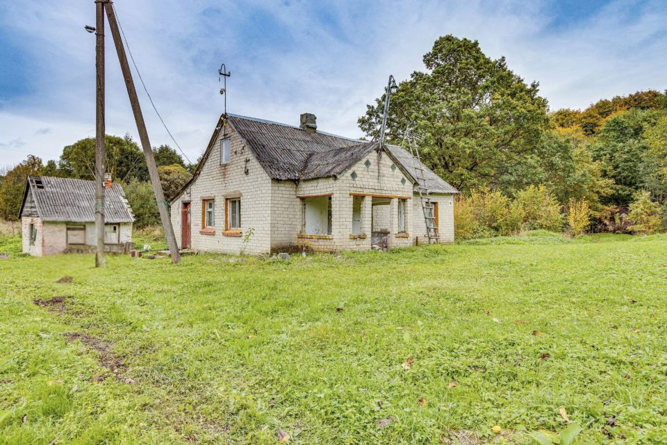 Parduodama sodyba su 81 aro ploto sklypu, Tel&scaron;ių r., Pabalvės k. Vainočių g. 46.