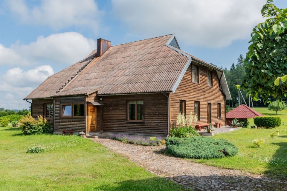 Parduodama sodyba miškų apsuptyje, Telšių r., Sarakų II k. su 3 ha sklypu ir tvenkiniu