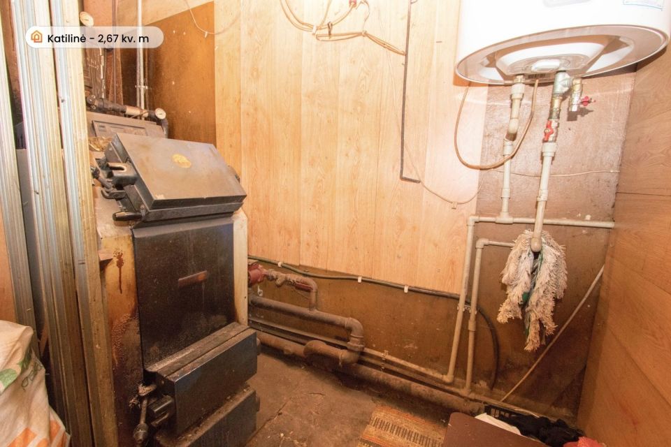 Parduodama tvarkinga ir jauki 2 auk&scaron;tų gyvenamojo namo dalis i&scaron;puoselėtoje aplinkoje Pakruojo r., Žvirblonių k., Simani&scaron;kių g. 21.