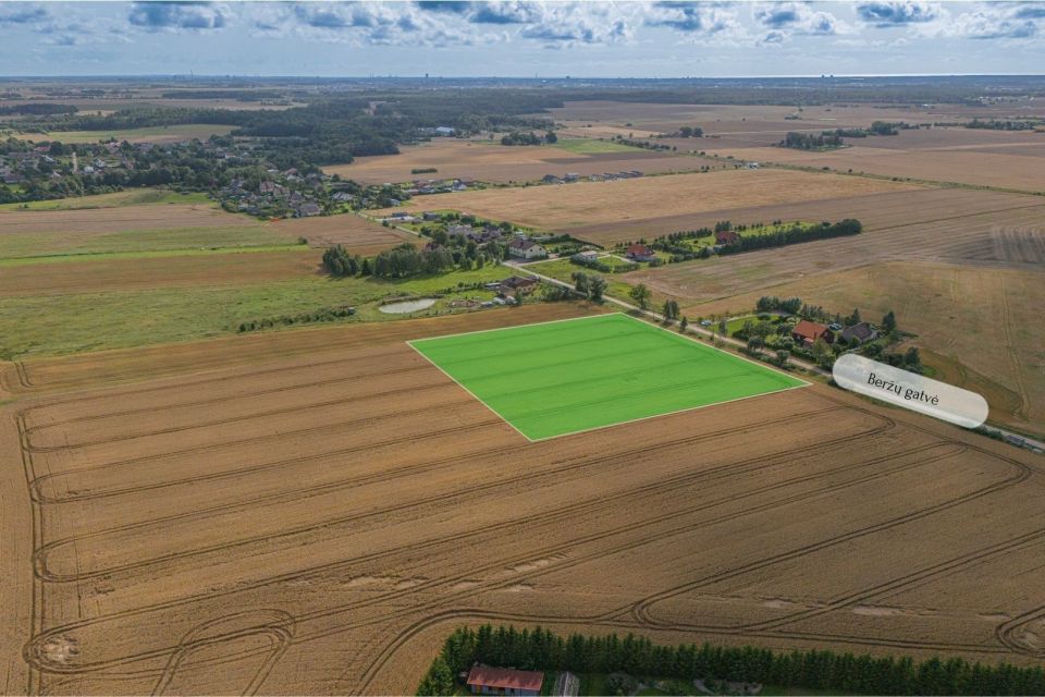 Parduodamas 1,05 ha žemės ūkio paskirties sklypas Plikių miestelyje, Klaipėdos r. sav