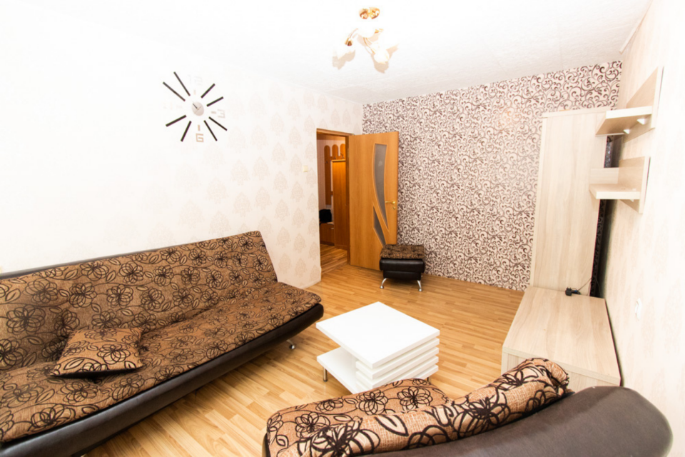 Parduodamas 1 kambario butas centre, renovuotame name, J. Tumo- Vaižganto g. 6, Mažeikiuose