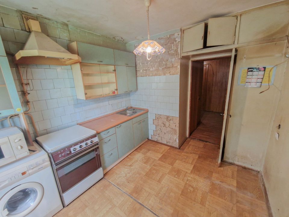 Parduodamas 1 kambario butas su balkonu Krymo g. 12, &Scaron;iauliuose.