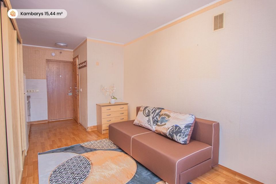 Parduodamas 1 kambario butas su visais patogumais, bendrabučio tipo name, adresu Nemuno g. 12, Panevėžyje