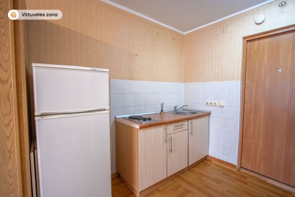 Parduodamas 1 kambario butas su visais patogumais, bendrabučio tipo name, adresu Nemuno g. 12, Panevėžyje