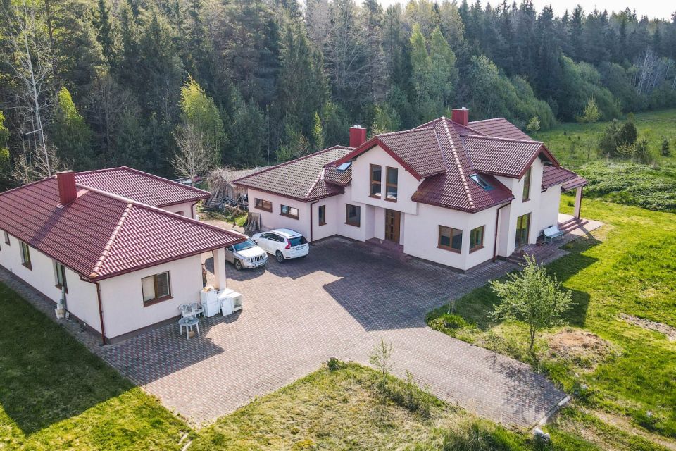 Parduodamas 252 kv. m gyvenamasis namas su 2,8 ha sklypu &scaron;alia mi&scaron;ko, Mažeikių r. Spurganų k. Sedos g.