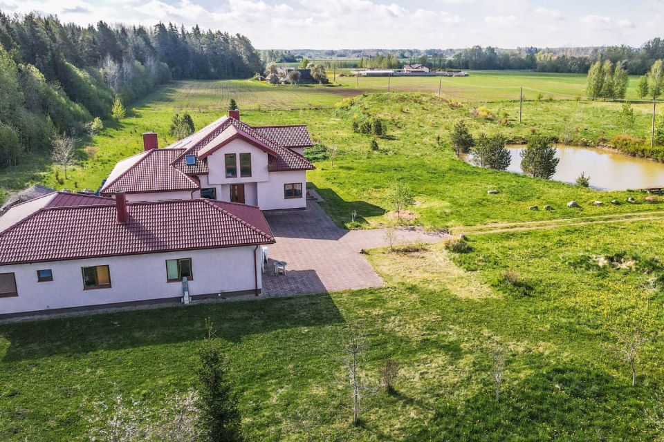 Parduodamas 252 kv. m gyvenamasis namas su 2,8 ha sklypu &scaron;alia mi&scaron;ko, Mažeikių r. Spurganų k. Sedos g.