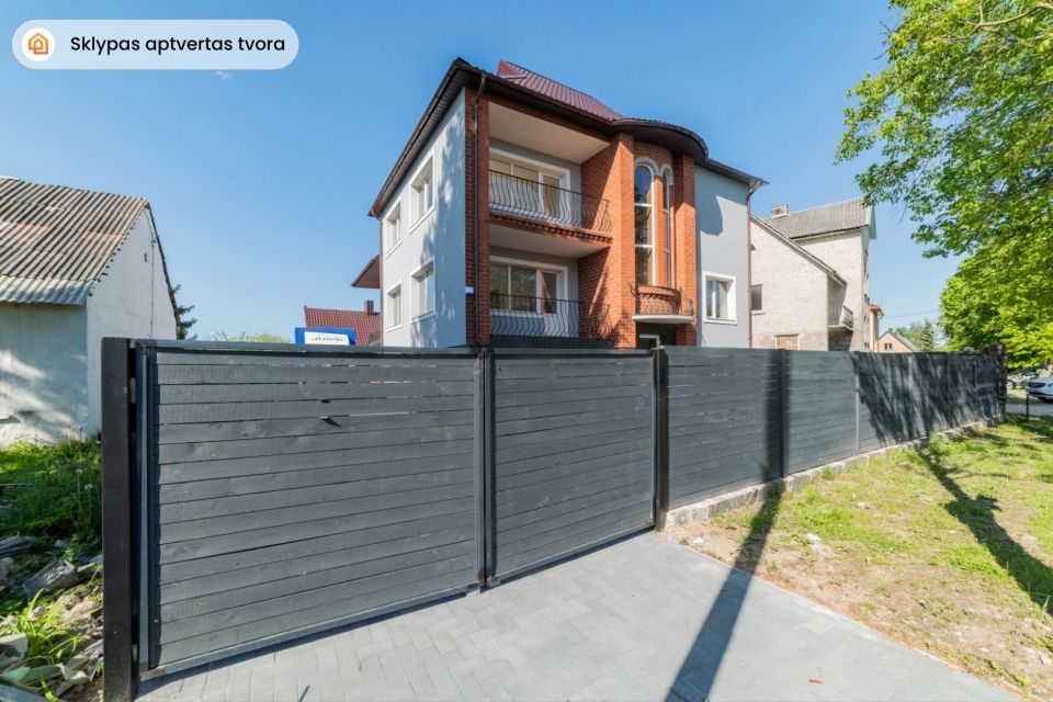 Parduodamas 2 aukštų mūrinis gyvenamasis namas Mažeikiuose, Kęstučio g. 32B