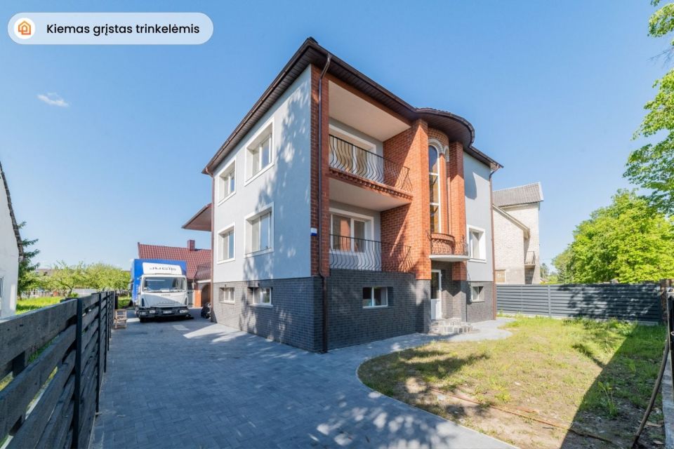 Parduodamas 2 aukštų mūrinis gyvenamasis namas Mažeikiuose, Kęstučio g. 32B