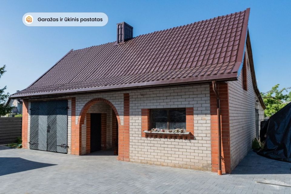 Parduodamas 2 aukštų mūrinis gyvenamasis namas Mažeikiuose, Kęstučio g. 32B