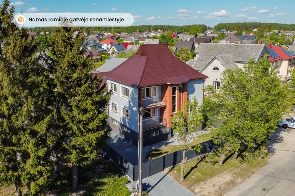 Parduodamas 2 aukštų mūrinis gyvenamasis namas Mažeikiuose, Kęstučio g. 32B