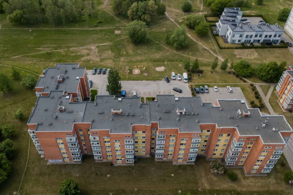 Parduodamas 2 k. butas su i&scaron;pirkta palėpe &scaron;alia Dainų parko, Pauk&scaron;čių tak. 15, &Scaron;iauliuose