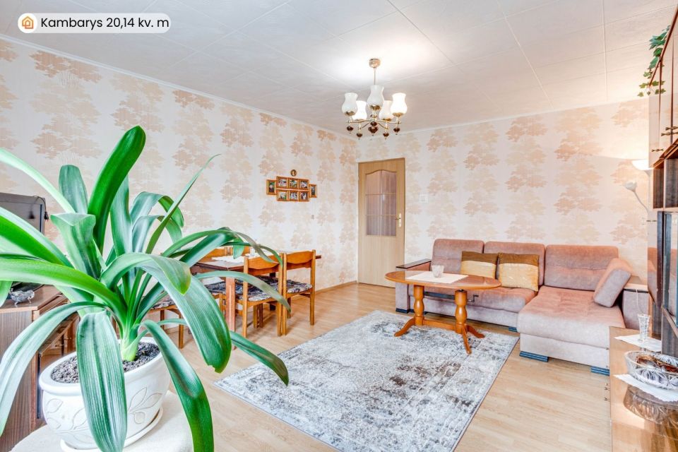 Parduodamas 2 kambarių butas renovuotame name, Kelmės miesto centre, B. Laucevičiaus g. 6
