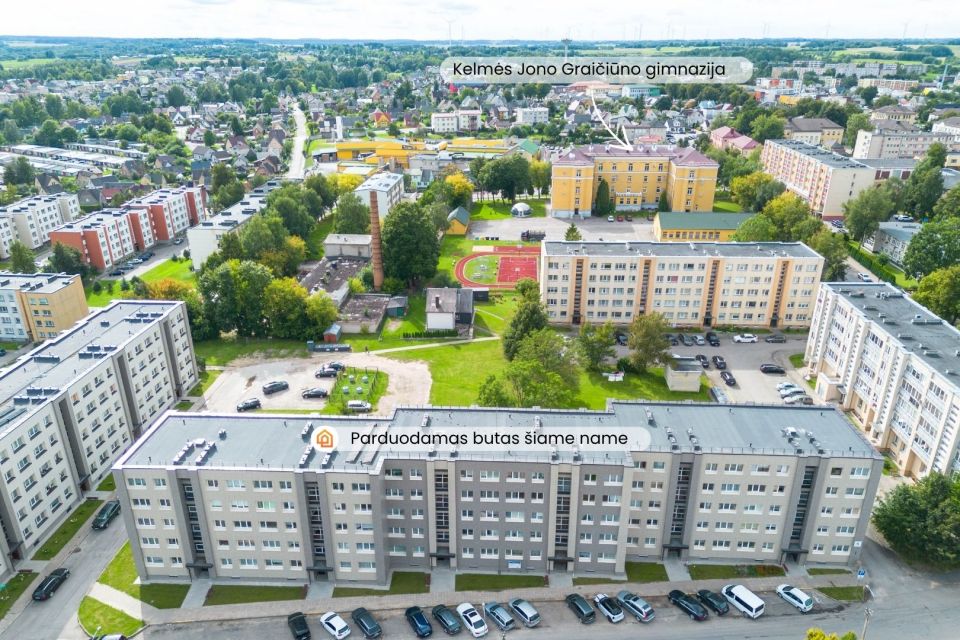 Parduodamas 2 kambarių butas renovuotame name, Kelmės miesto centre, B. Laucevičiaus g. 6