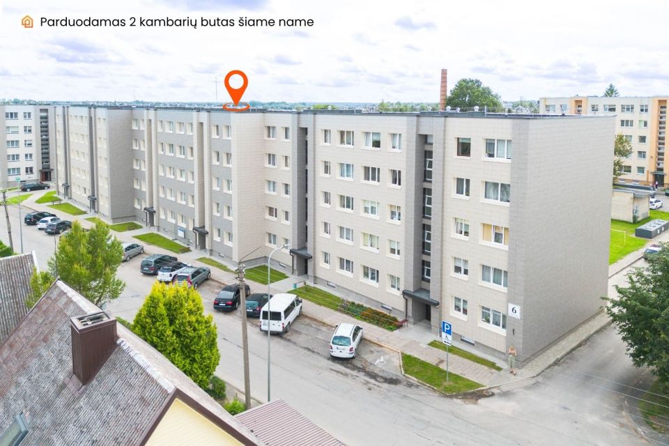 Parduodamas 2 kambarių butas renovuotame name, Kelmės miesto centre, B. Laucevičiaus g. 6