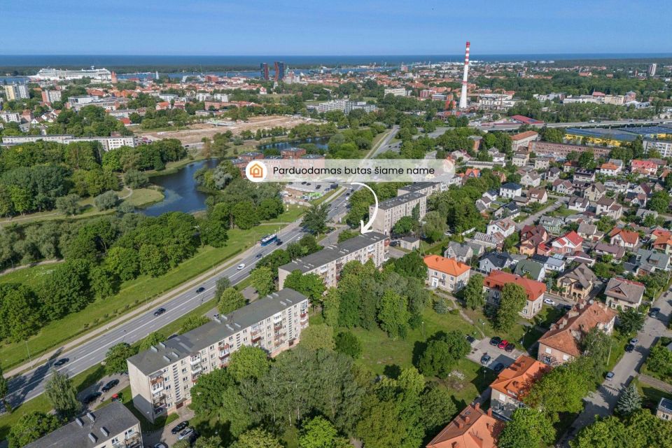 Parduodamas 2 kambarių butas strategiškai patogioje vietoje – Mokyklos g. 17, Klaipėdoje