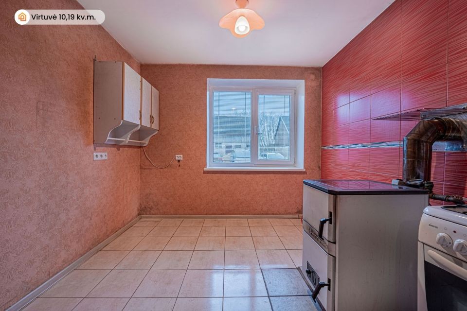 Parduodamas 2 kambarių butas su 3 arų žemės sklypu Kretingos raj.sav. Vydmantų sen. Pry&scaron;mančių k., Centro g.