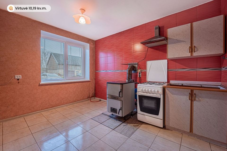 Parduodamas 2 kambarių butas su 3 arų žemės sklypu Kretingos raj.sav. Vydmantų sen. Pry&scaron;mančių k., Centro g.