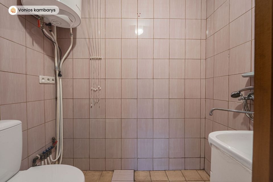 Parduodamas 2 kambarių butas su 3 arų žemės sklypu Kretingos raj.sav. Vydmantų sen. Pry&scaron;mančių k., Centro g.