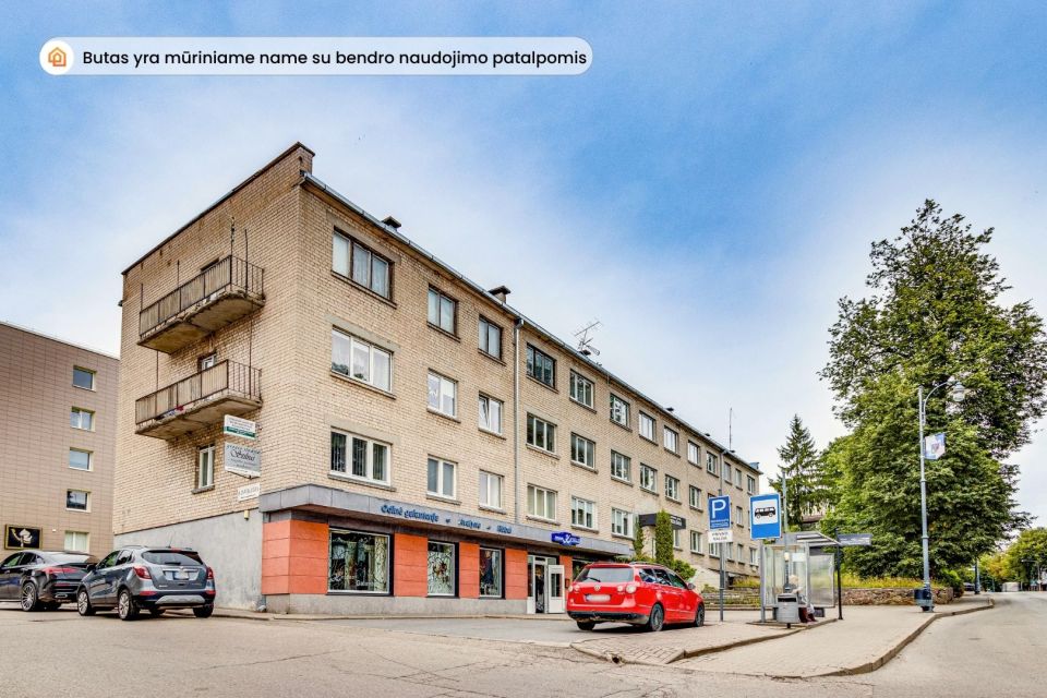 Parduodamas 2 kambarių butas su bendro naudojimosi patalpomis, Kęstučio g. 21, Tel&scaron;iuose