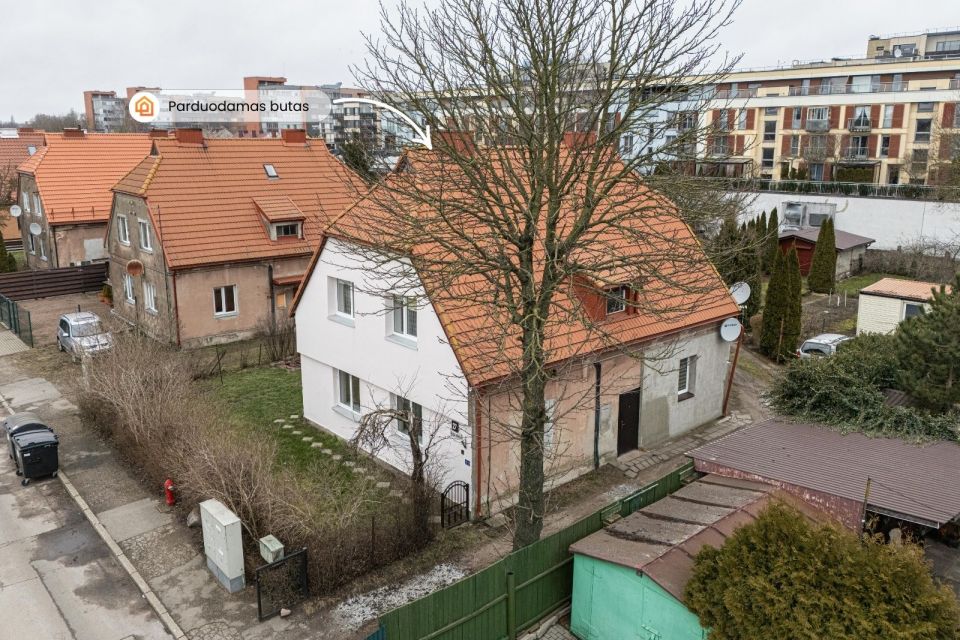 Parduodamas 2 kambarių butas su privačiu žemės sklypu Gėlių g. 27, Klaipėdoje