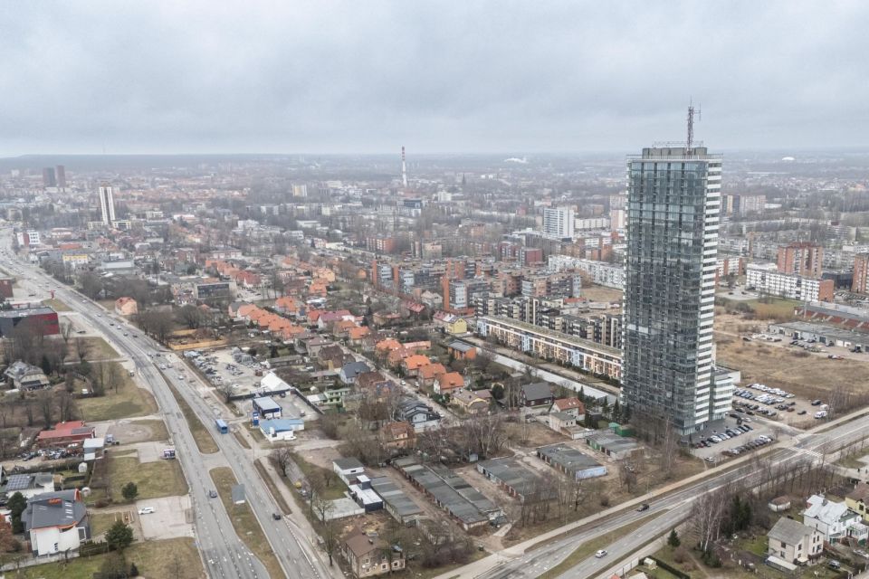 Parduodamas 2 kambarių butas su privačiu žemės sklypu Gėlių g. 27, Klaipėdoje