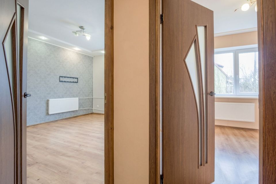 Parduodamas 2 kambarių butas su privačiu žemės sklypu Gėlių g. 27, Klaipėdoje