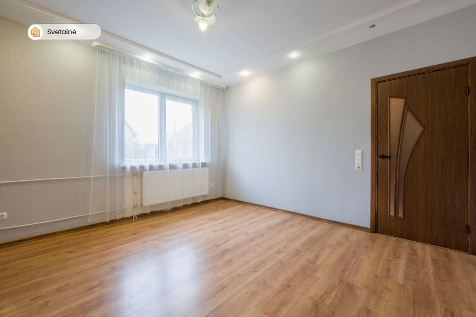Parduodamas 2 kambarių butas su privačiu žemės sklypu Gėlių g. 27, Klaipėdoje