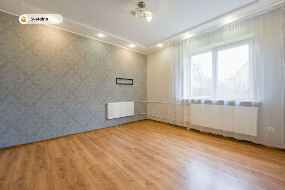 Parduodamas 2 kambarių butas su privačiu žemės sklypu Gėlių g. 27, Klaipėdoje