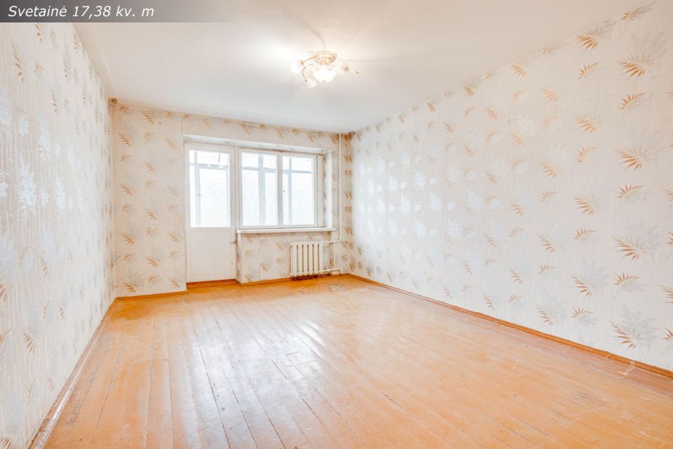 Parduodamas 2 kambarių butas su vaizdu į Ąžuolų giraitės parką, Kauno g., Klaipėdoje.