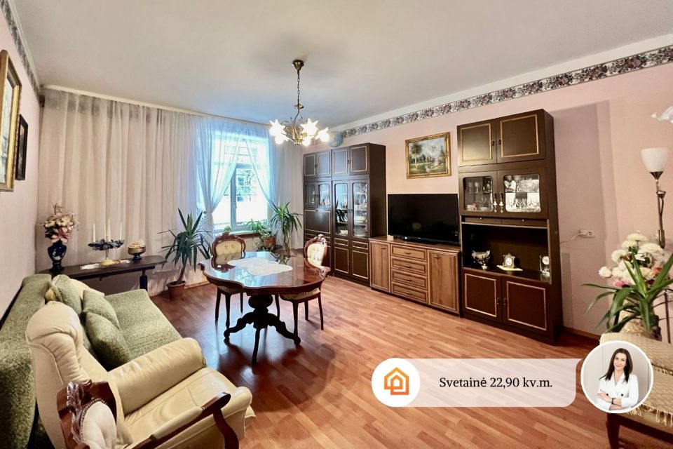 Parduodamas 3-jų kambarių butas, su individualiu įėjimu. Vilniaus g. 94, Molėtai