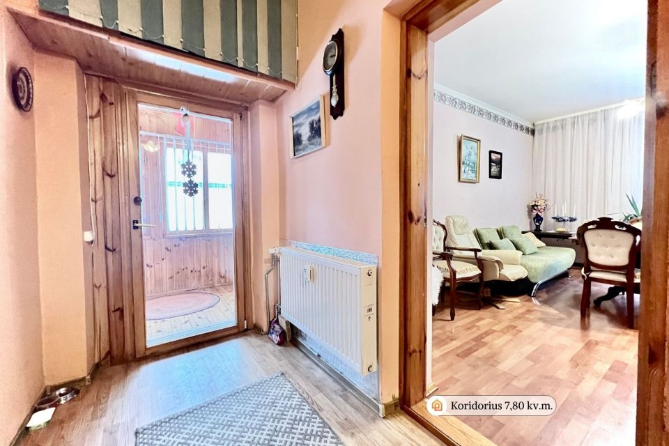 Parduodamas 3-jų kambarių butas, su individualiu įėjimu. Vilniaus g. 94, Molėtai