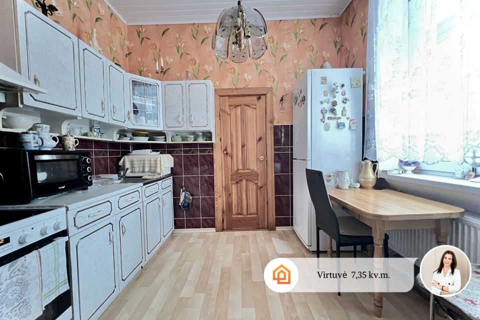 Parduodamas 3-jų kambarių butas, su individualiu įėjimu. Vilniaus g. 94, Molėtai