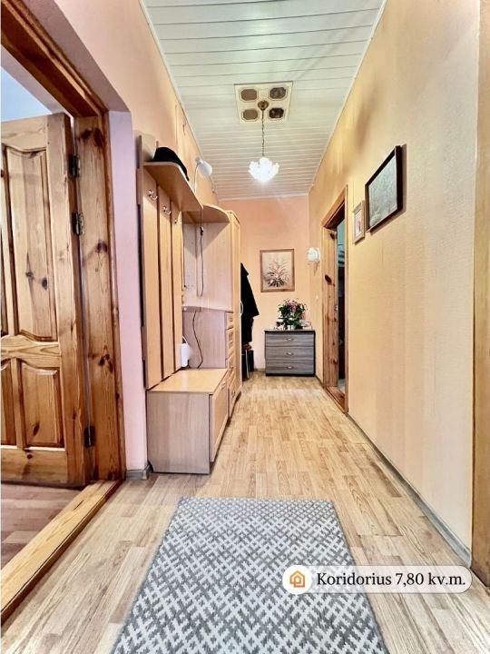 Parduodamas 3-jų kambarių butas, su individualiu įėjimu. Vilniaus g. 94, Molėtai