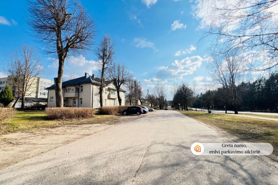 Parduodamas 3-jų kambarių butas, su individualiu įėjimu. Vilniaus g. 94, Molėtai