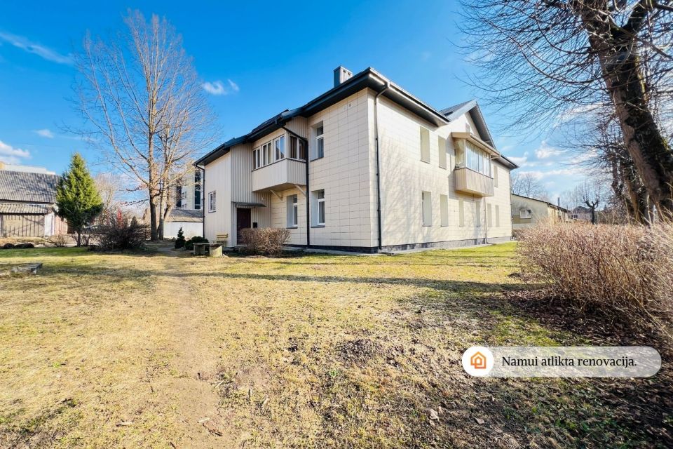 Parduodamas 3-jų kambarių butas, su individualiu įėjimu. Vilniaus g. 94, Molėtai