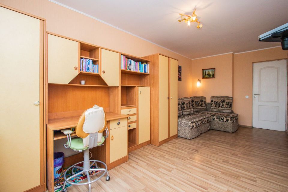 Parduodamas 3 kambarių butas, renovuotame, mūriniame name, adresu V. Kudirkos g. 15, N. Akmenėje