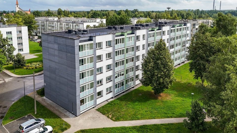 Parduodamas 3 kambarių butas, renovuotame, mūriniame name, adresu V. Kudirkos g. 15, N. Akmenėje