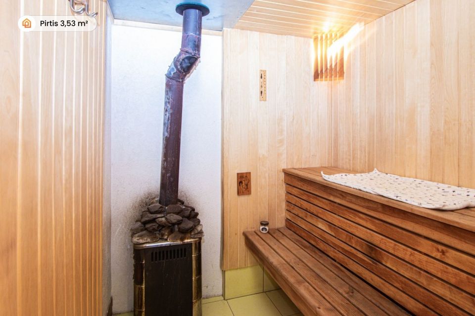 Parduodamas 2 kambarių, 50 kv.m. butas su židiniu ir pirtimi &scaron;alia Sablauskių tvenkinio, Akmenės r.