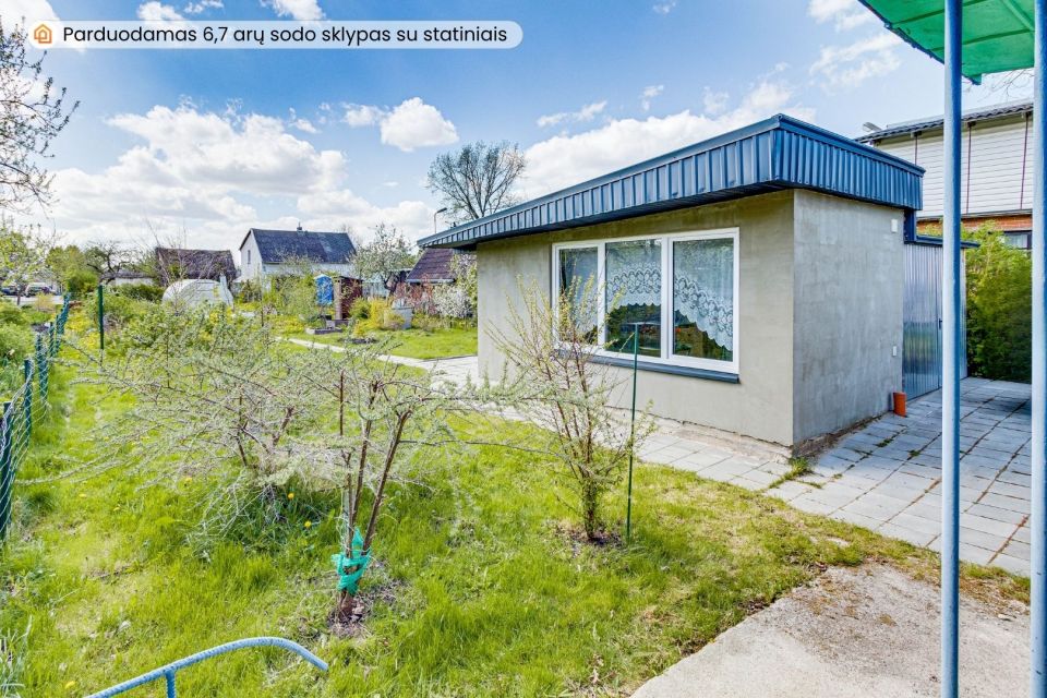 Parduodamas 6,7 arų sodo sklypas su sodo namu, naujos statybos statiniu ir garažu &Scaron;iauliuose, s/b &bdquo;Lak&scaron;tingala&ldquo;